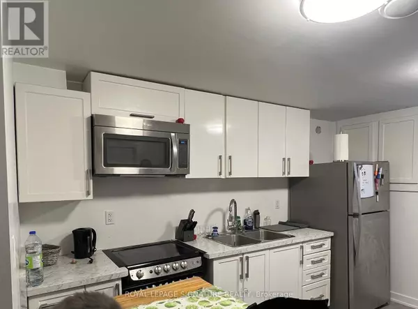 Oakville (go Glenorchy), ON L6M4K4,38 Burnhamthorpe RD West #Lower