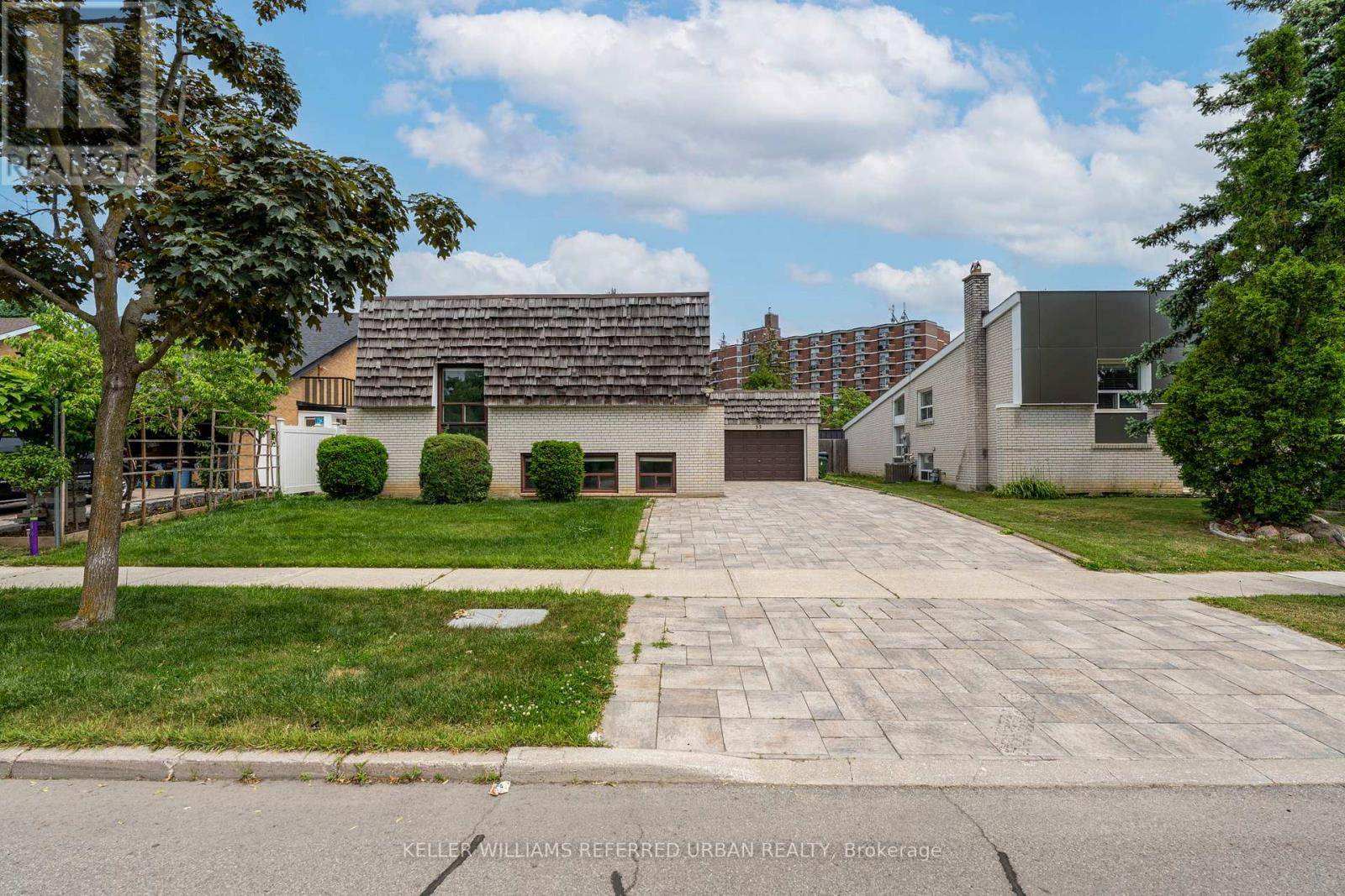 Toronto (thistletown-beaumonde Heights), ON M9V3C9,52 MASSEYGROVE CRESCENT