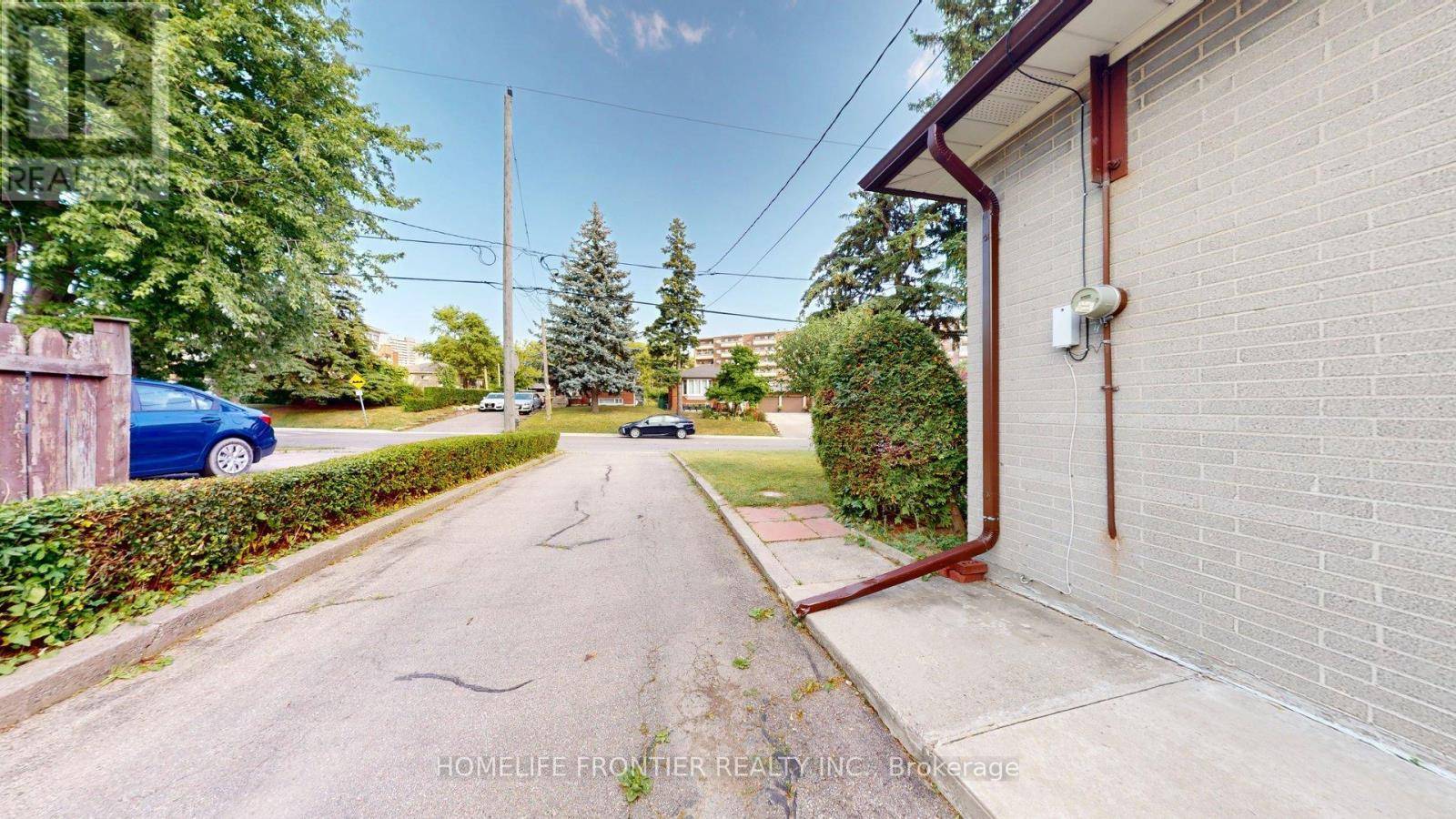 Toronto (maple Leaf), ON M6L1G3,124 WYNDALE DRIVE