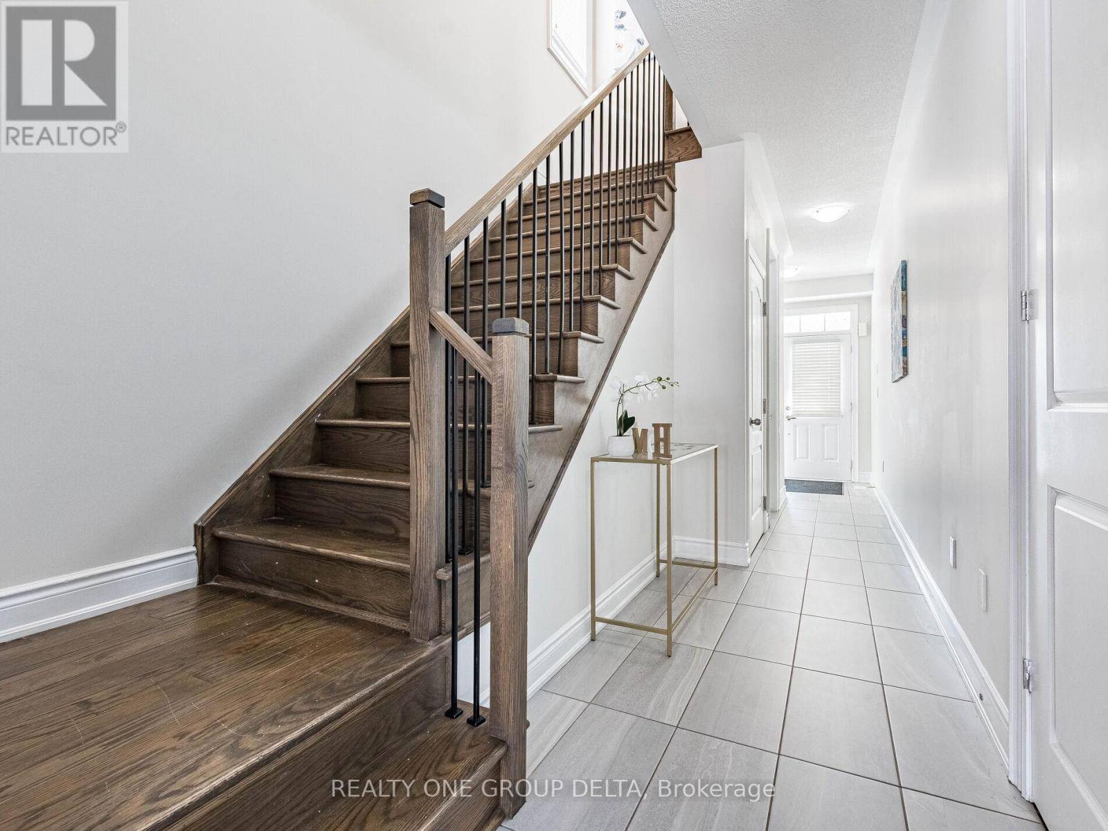 Brampton (bram West), ON L6Y0E3,6 Quinton RDG #.