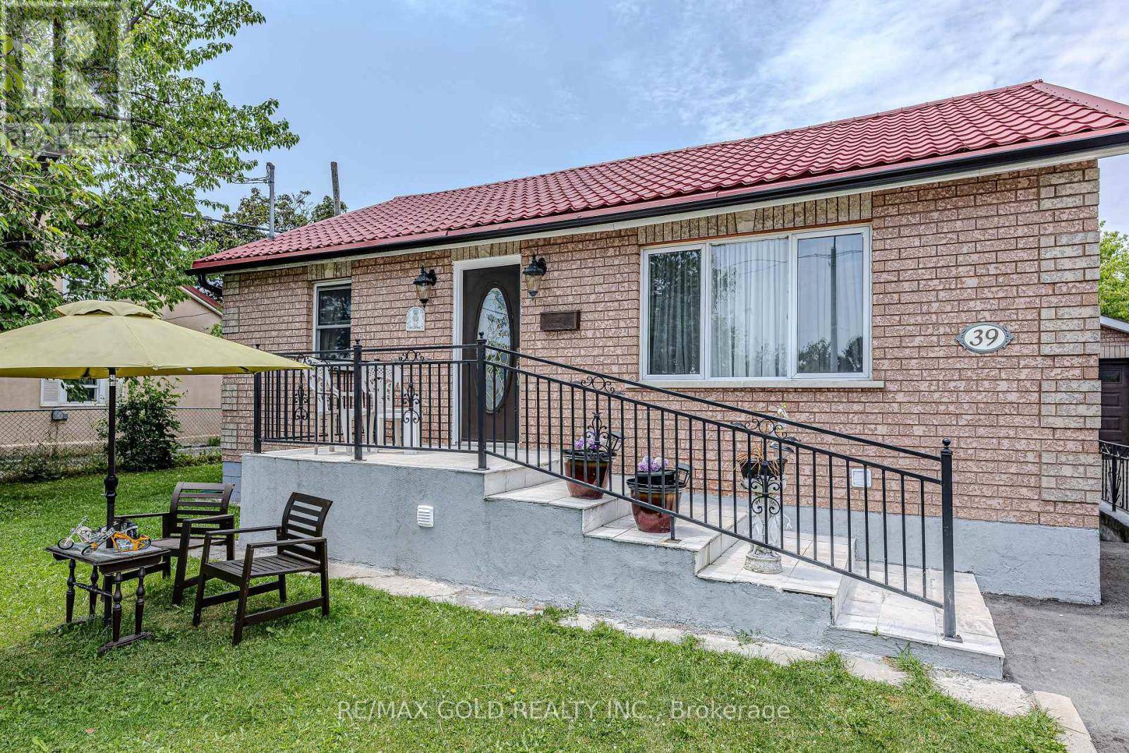 Mississauga (malton), ON L4T1J6,39 HARROW STREET