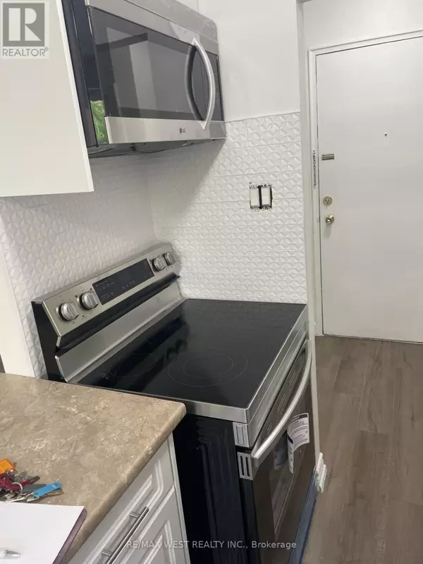 Oakville (br Bronte), ON L6L1C5,2365 Marine DR #102