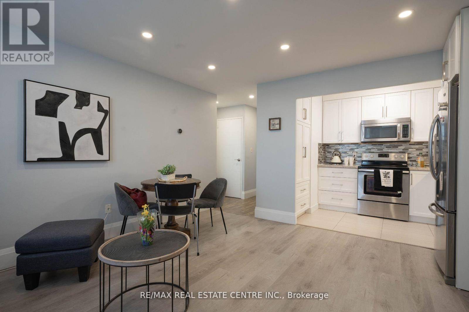 Toronto (long Branch), ON M8W4W1,3621 Lakeshore BLVD West #504