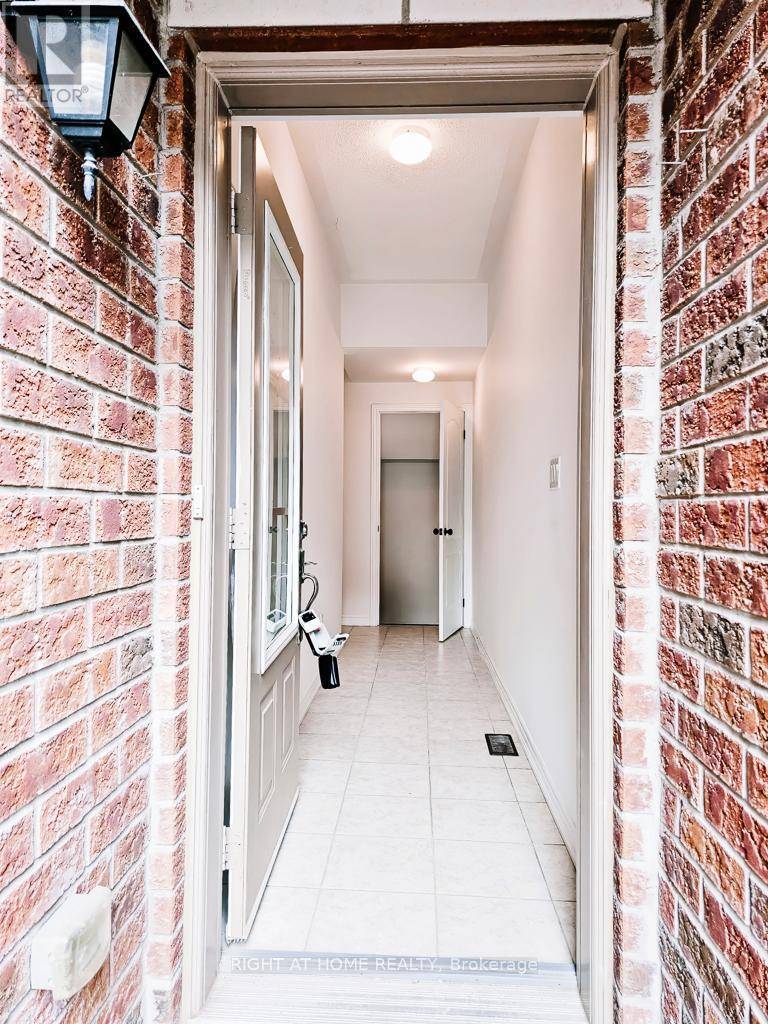 Brampton (heart Lake East), ON L6Z0H9,11 Telegraph ST #Upper