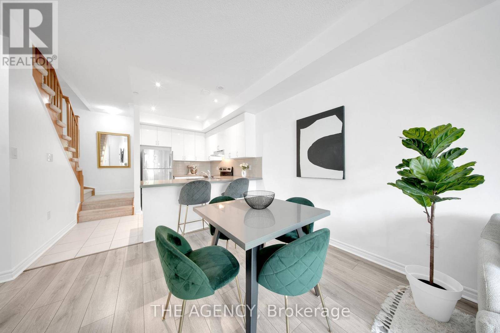 Mississauga (clarkson), ON L5J0B3,1155 Stroud LN #2
