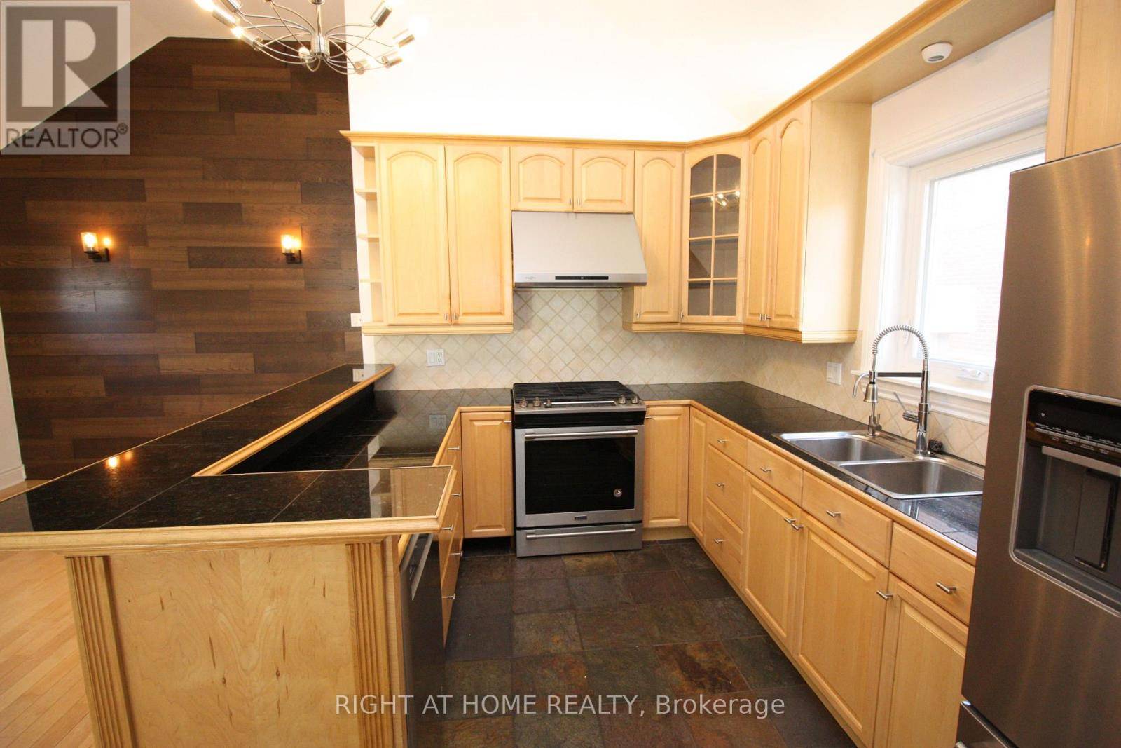 Toronto (alderwood), ON M8W2H2,479 RIMILTON AVENUE