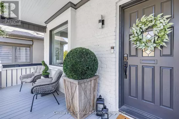 Toronto (high Park-swansea), ON M6S3L1,349 WINDERMERE AVENUE