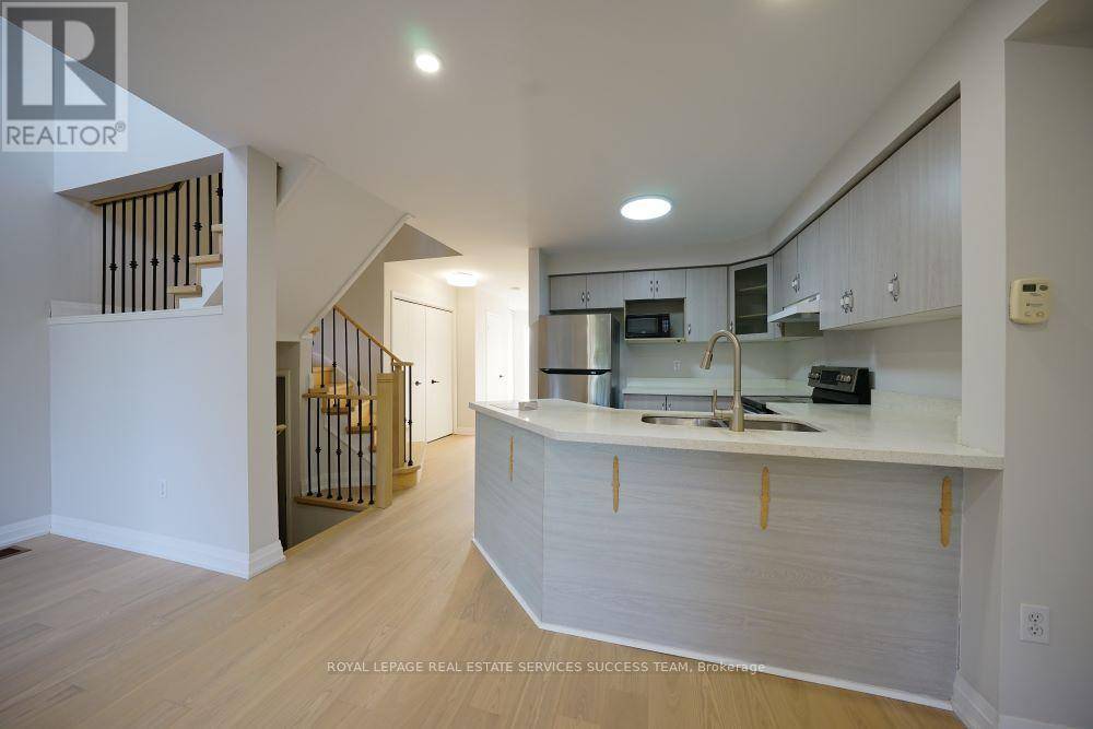 Oakville (wt West Oak Trails), ON L6M3M4,1240 Westview TER #17