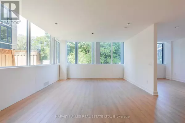 Toronto (edenbridge-humber Valley), ON M9A3T9,289 The Kingsway #104