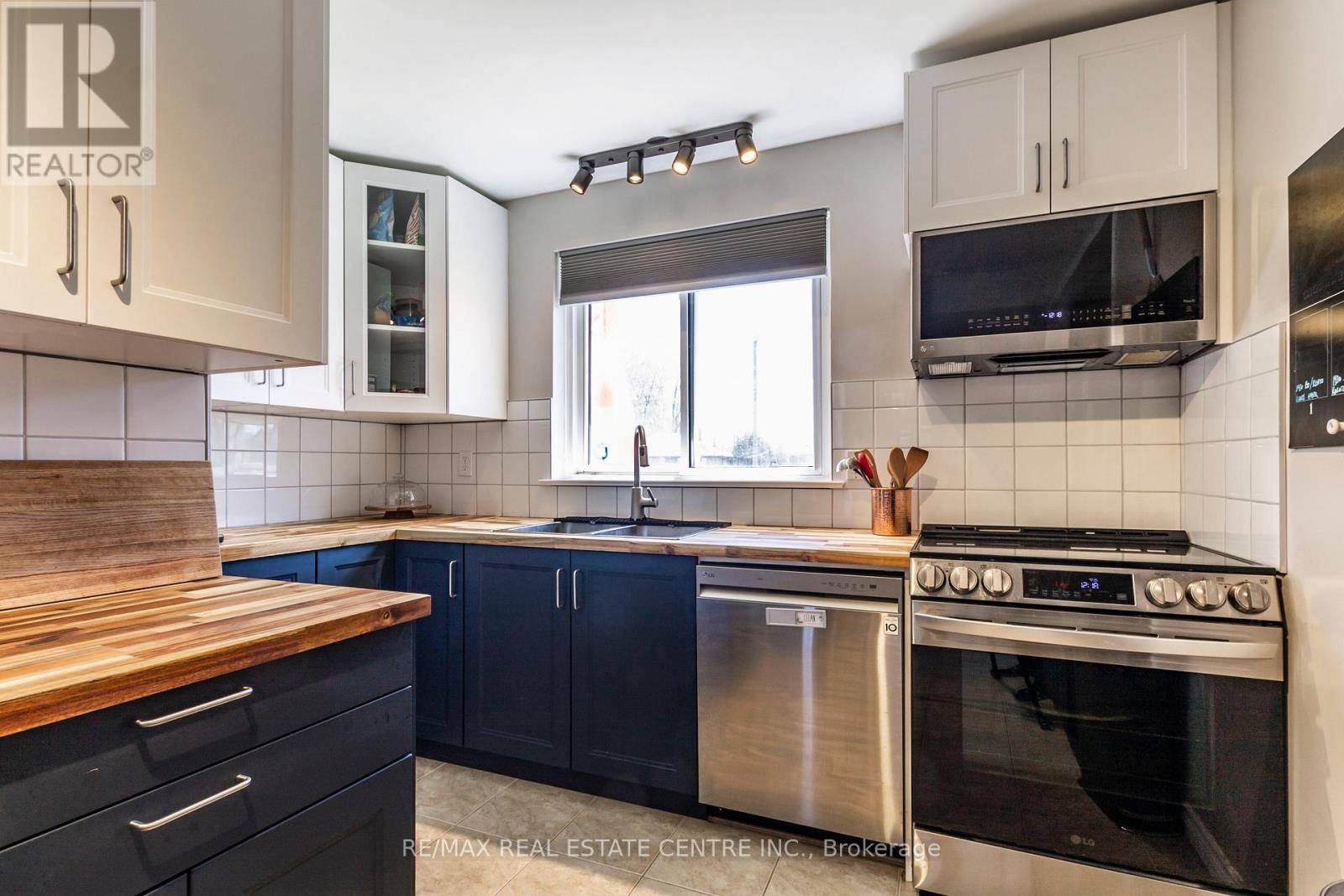 Milton (om Old Milton), ON L9T1A1,105 ANNE BOULEVARD
