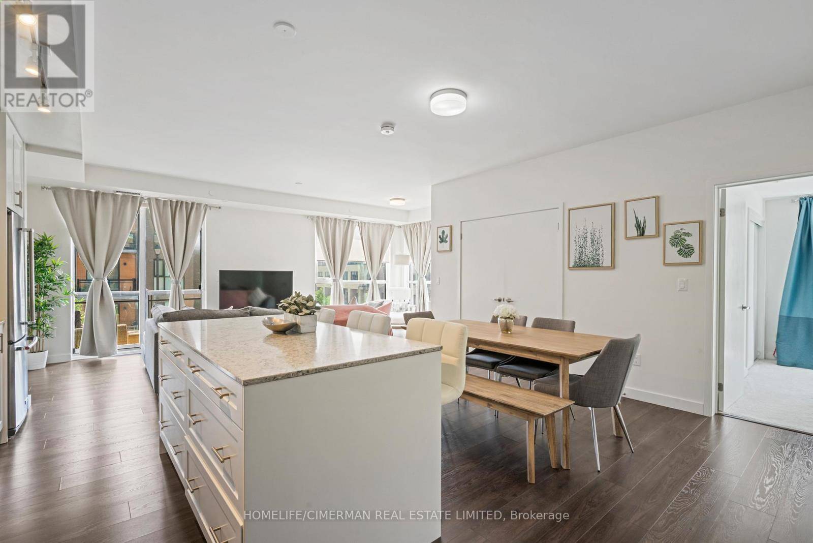 Oakville (go Glenorchy), ON L6H0W6,210 Sabina DR #212