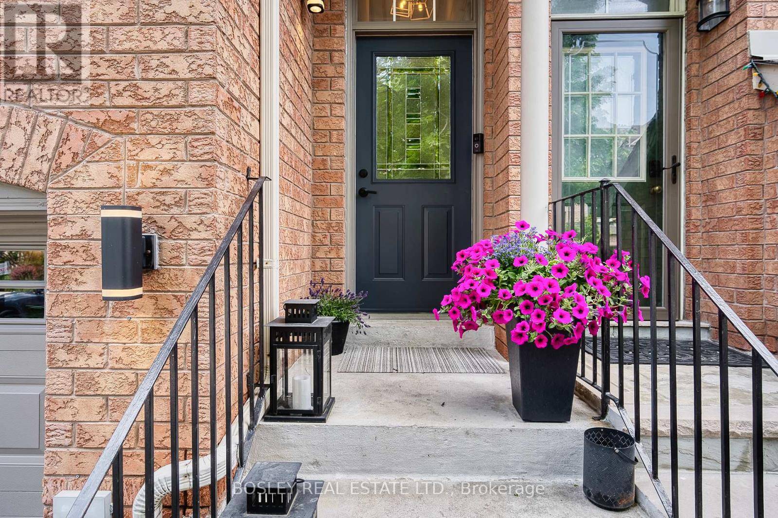 Toronto (mimico), ON M8V4A7,11 BLUEWATER COURT