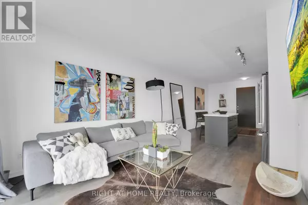 Toronto (high Park-swansea), ON M6S5B5,105 THE QUEENSWAY #1414