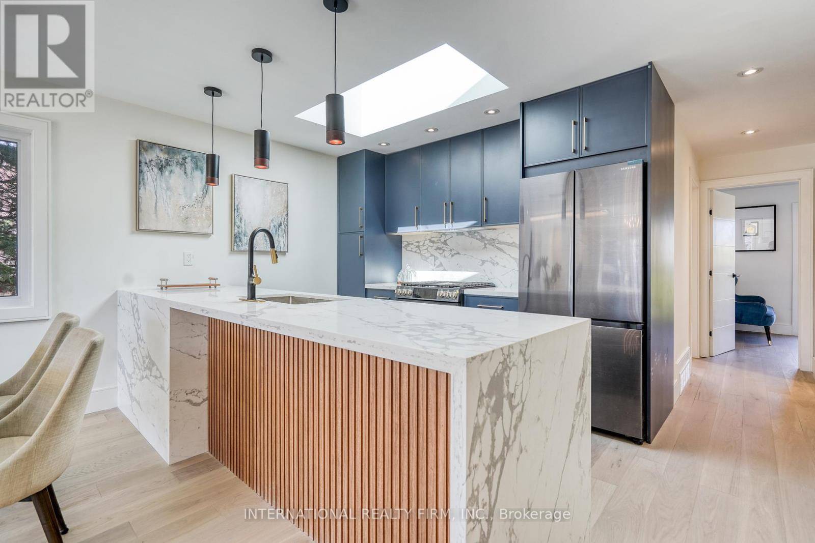 Toronto (kingsview Village-the Westway), ON M9R1J5,16 PARAGON ROAD