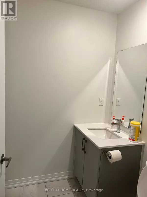 Mississauga (clarkson), ON L5J0B6,1165 Journeyman LN #209