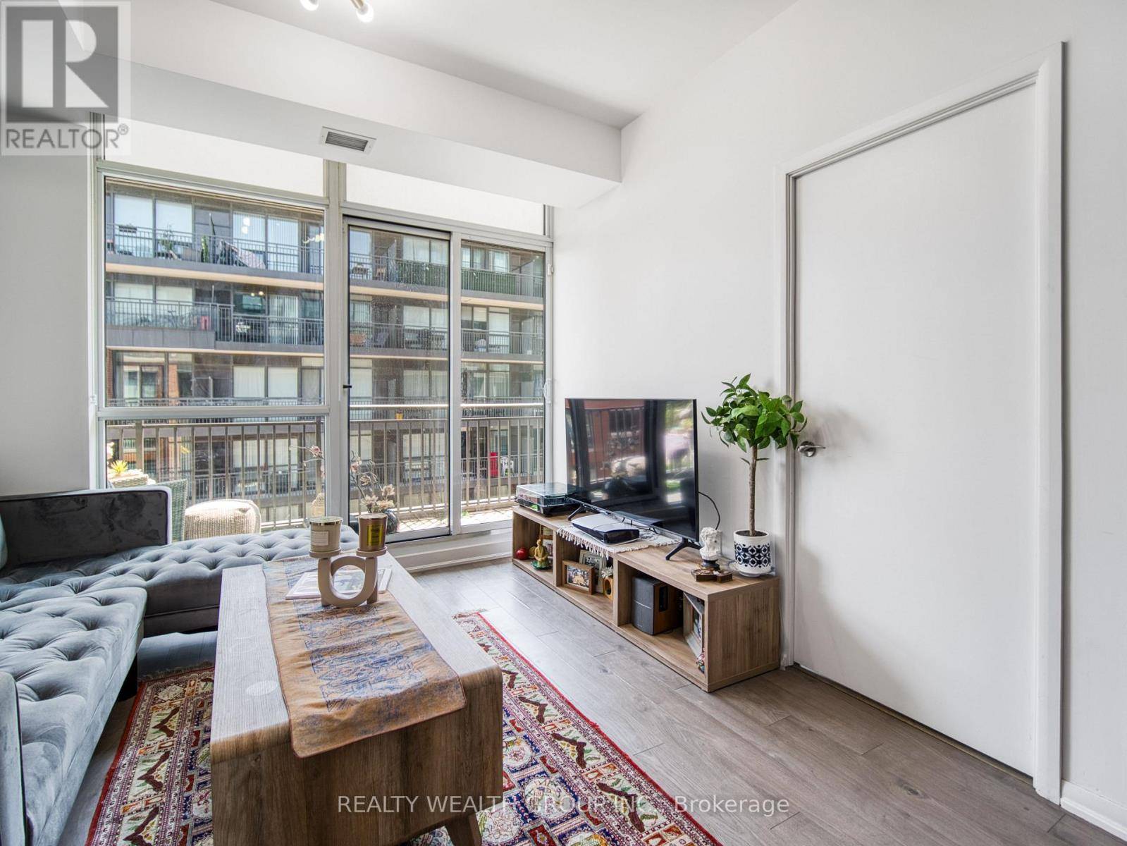 Toronto (yorkdale-glen Park), ON M6A0C4,3091 Dufferin ST #610