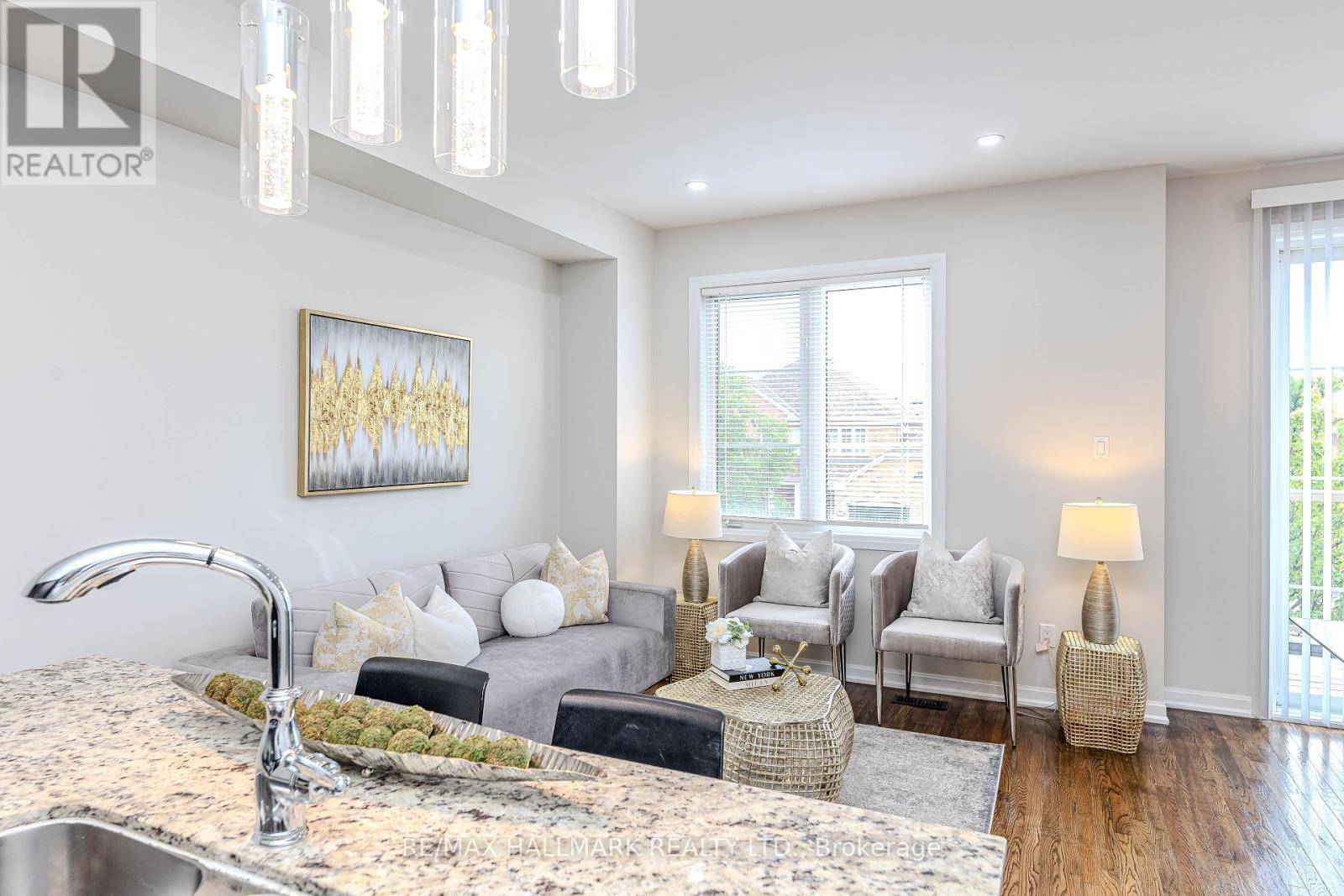 Milton (de Dempsey), ON L9T8M7,165 Hampshire WAY #146