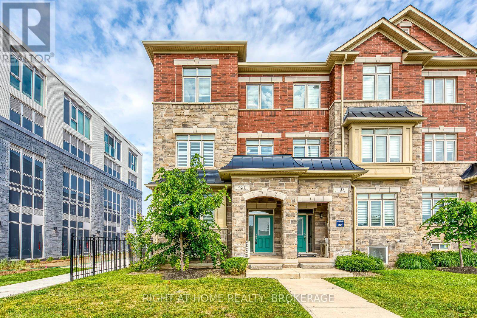 Oakville (jm Joshua Meadows), ON L6H3P4,451 DUNDAS STREET E