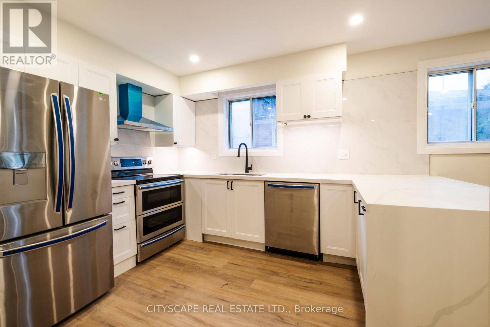 Toronto (york University Heights), ON M3J1W6,48 CLAYHALL CRESCENT