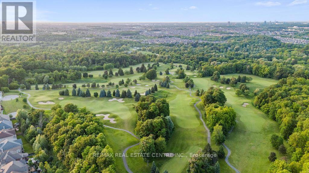 Brampton (bram West), ON L6Y2Y5,10 CROWN FOREST COURT