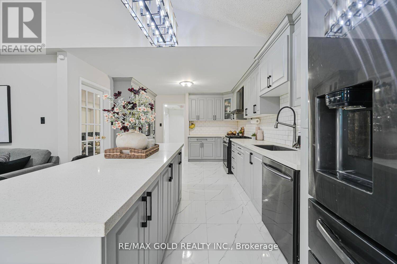 Brampton (sandringham-wellington), ON L6R2Y9,111 MINT LEAF BOULEVARD