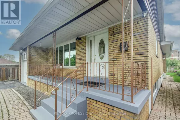 Toronto (eringate-centennial-west Deane), ON M9C3X3,28 SUMMERFIELD CRESCENT