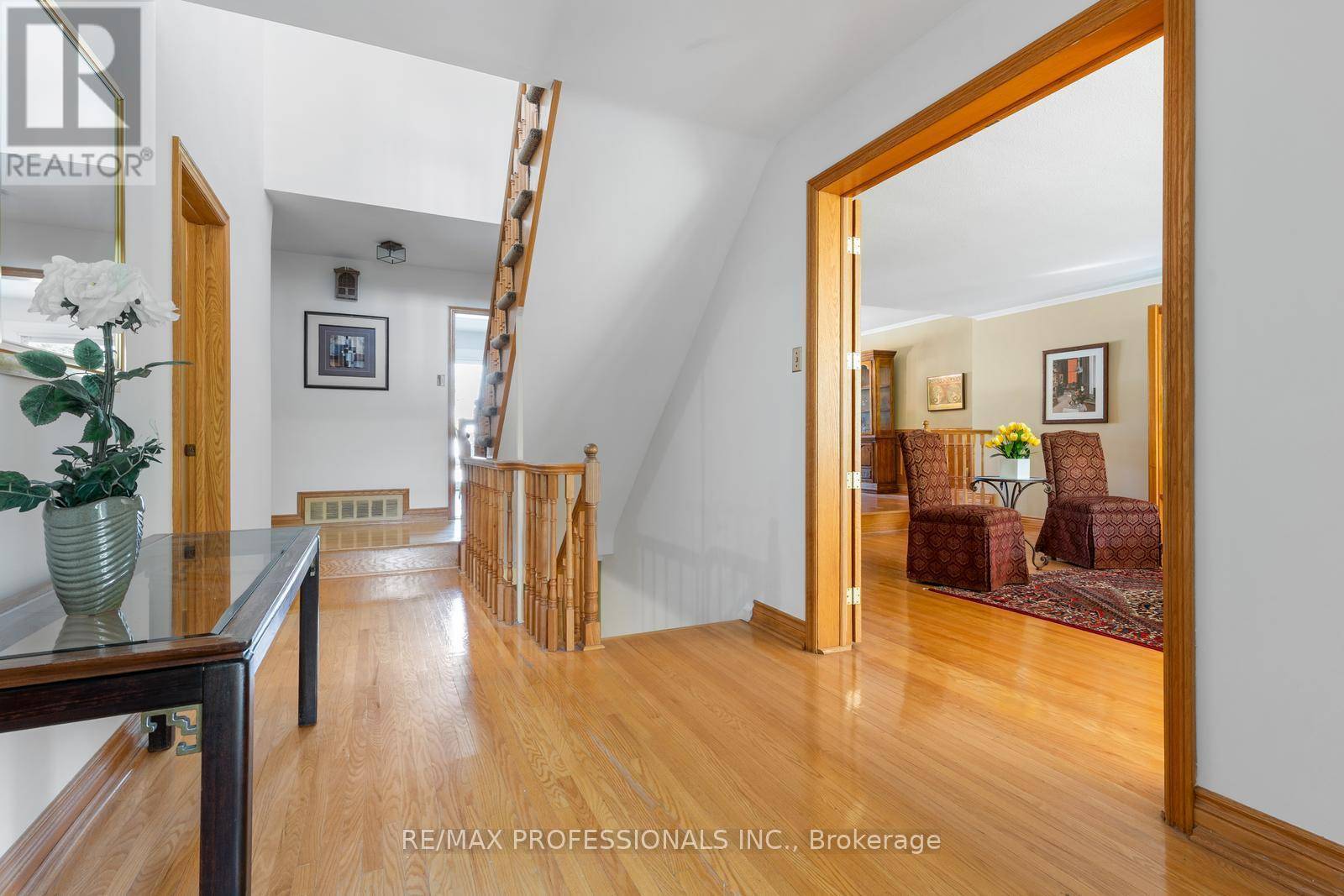 Toronto (princess-rosethorn), ON M9B5Z3,15 WARRENDER AVENUE