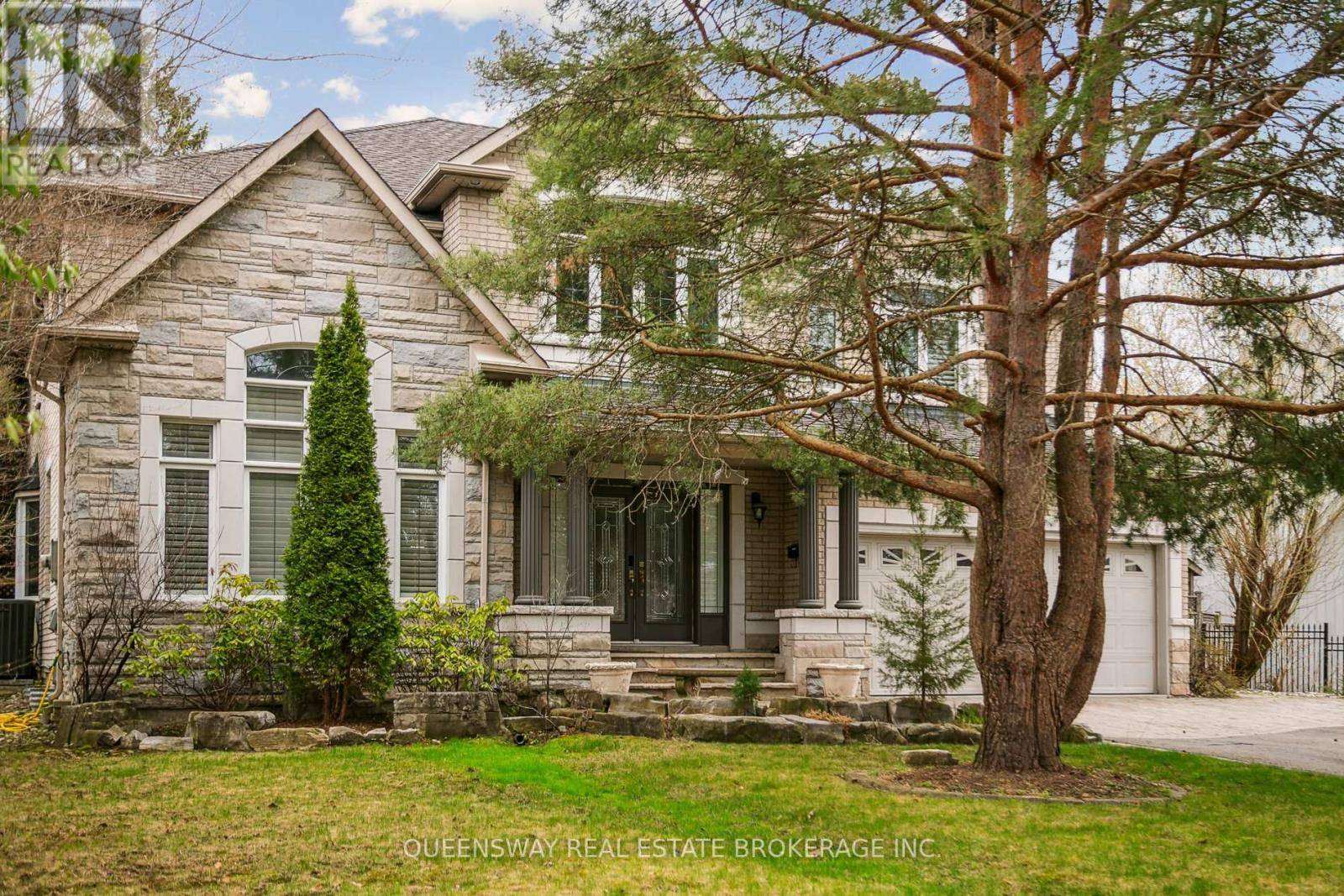 1371 CHRISEDEN DRIVE, Mississauga (lorne Park), ON L5H1V1