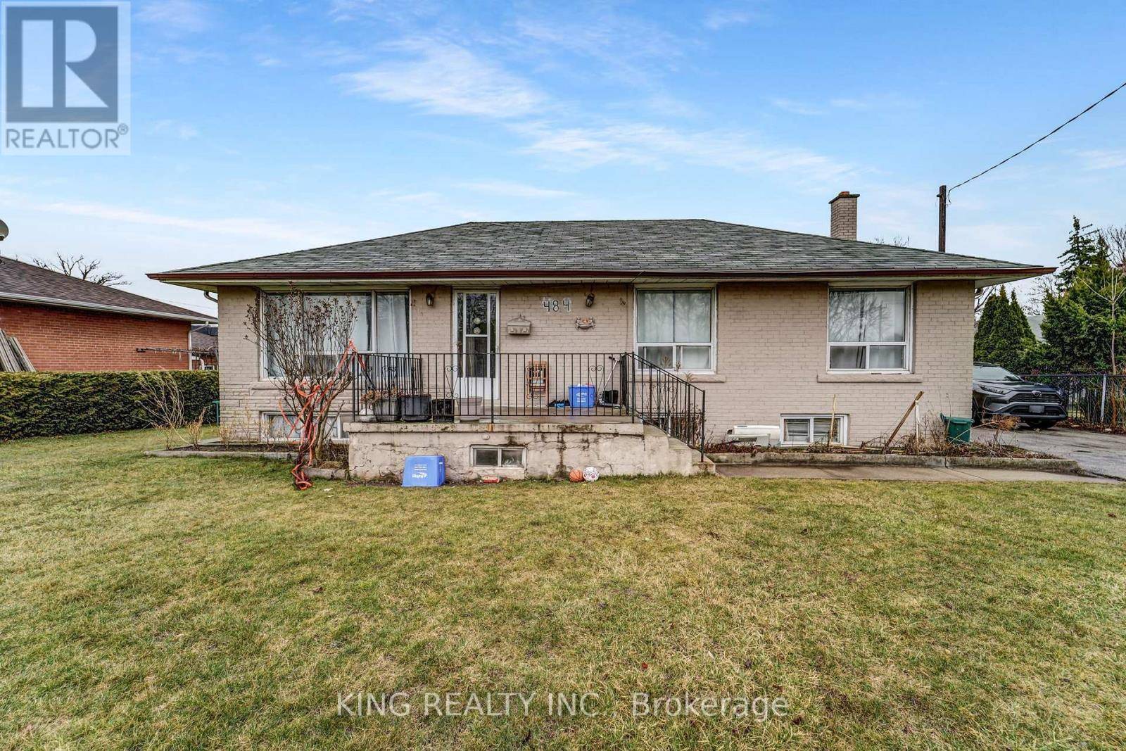 Oakville (wo West), ON L6K2C3,484 PINEGROVE ROAD