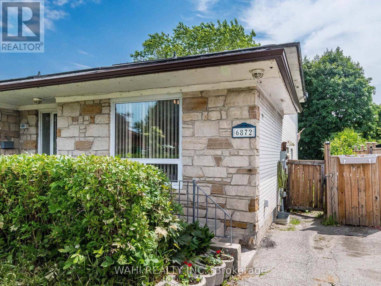 Mississauga (malton), ON L4T2W5,6872 DARCEL AVENUE