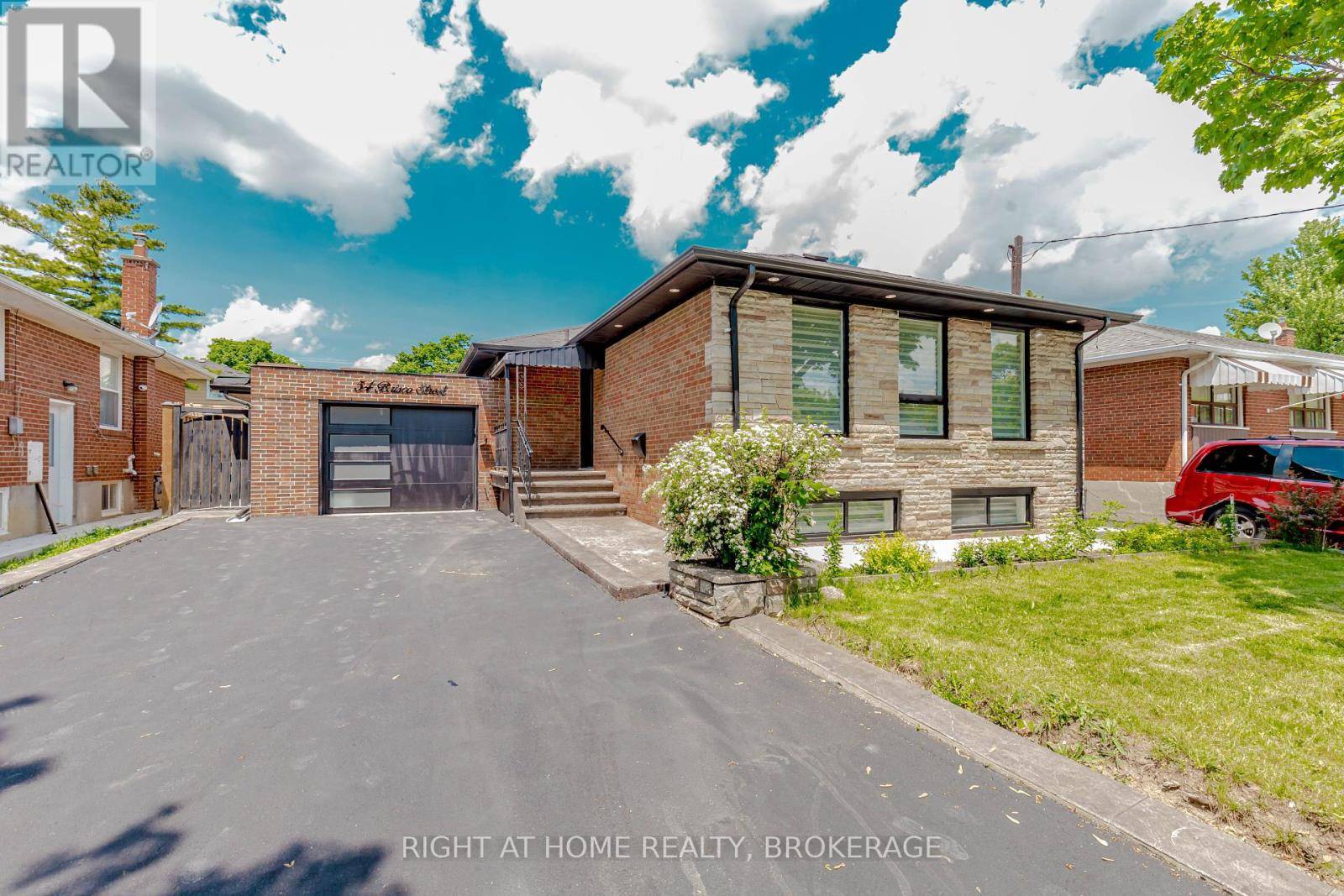Brampton (brampton North), ON L6V1W8,54 BRISCO STREET