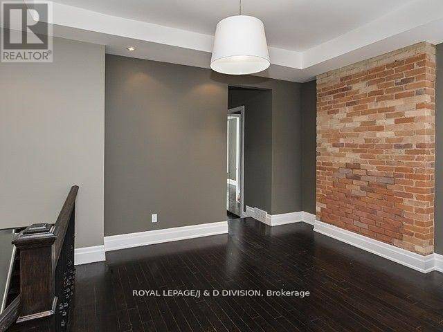 Toronto (south Parkdale), ON M6K2J4,9 Spencer AVE #Main