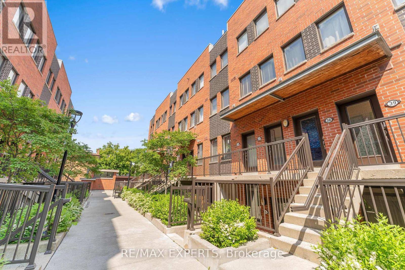 Toronto (downsview-roding-cfb), ON M3K1E6,871 Wilson AVE #6
