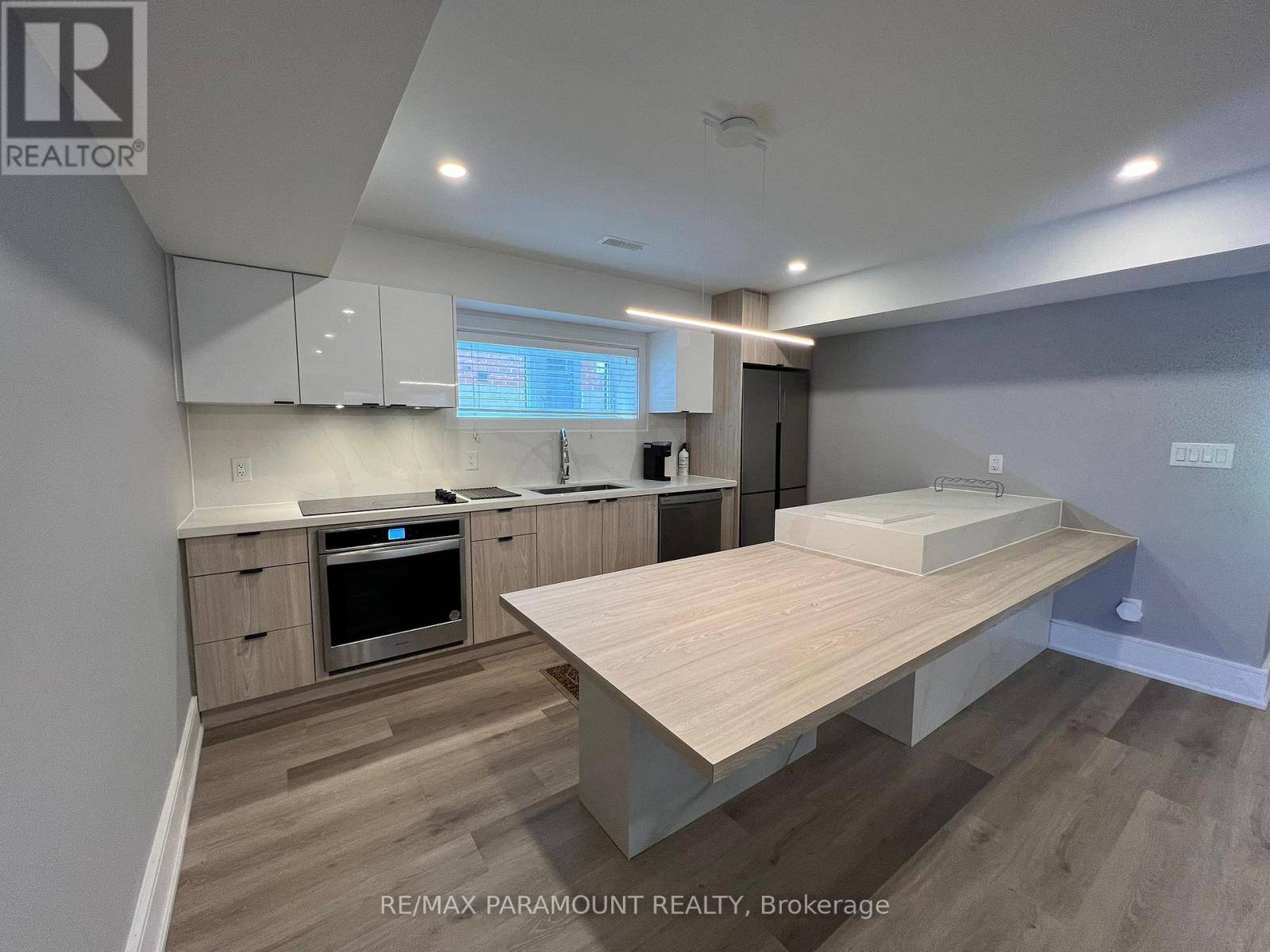 Toronto (islington-city Centre West), ON M9B4M7,4 Charleston RD #Basement