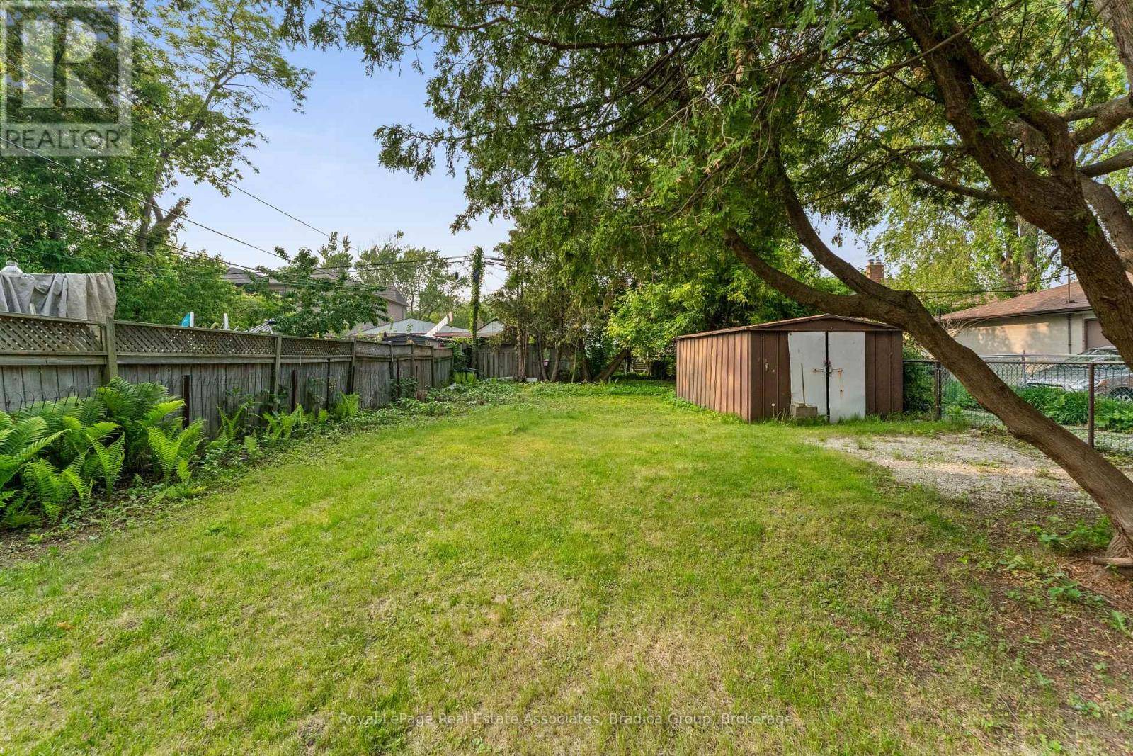 Toronto (long Branch), ON M8W1S4,62 ELDER AVENUE
