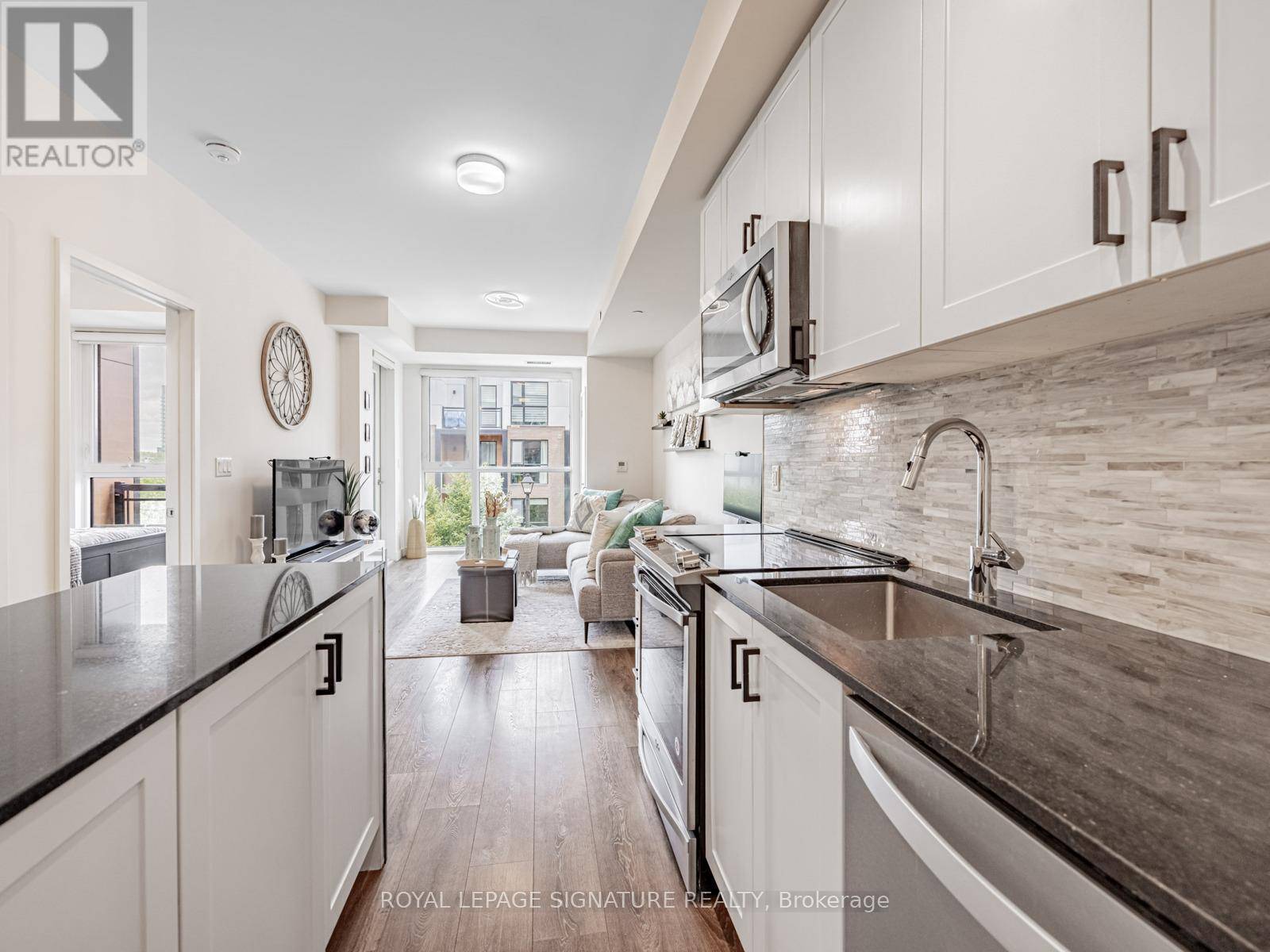 Oakville (oa Rural Oakville), ON L6H0W6,210 Sabina DR #308