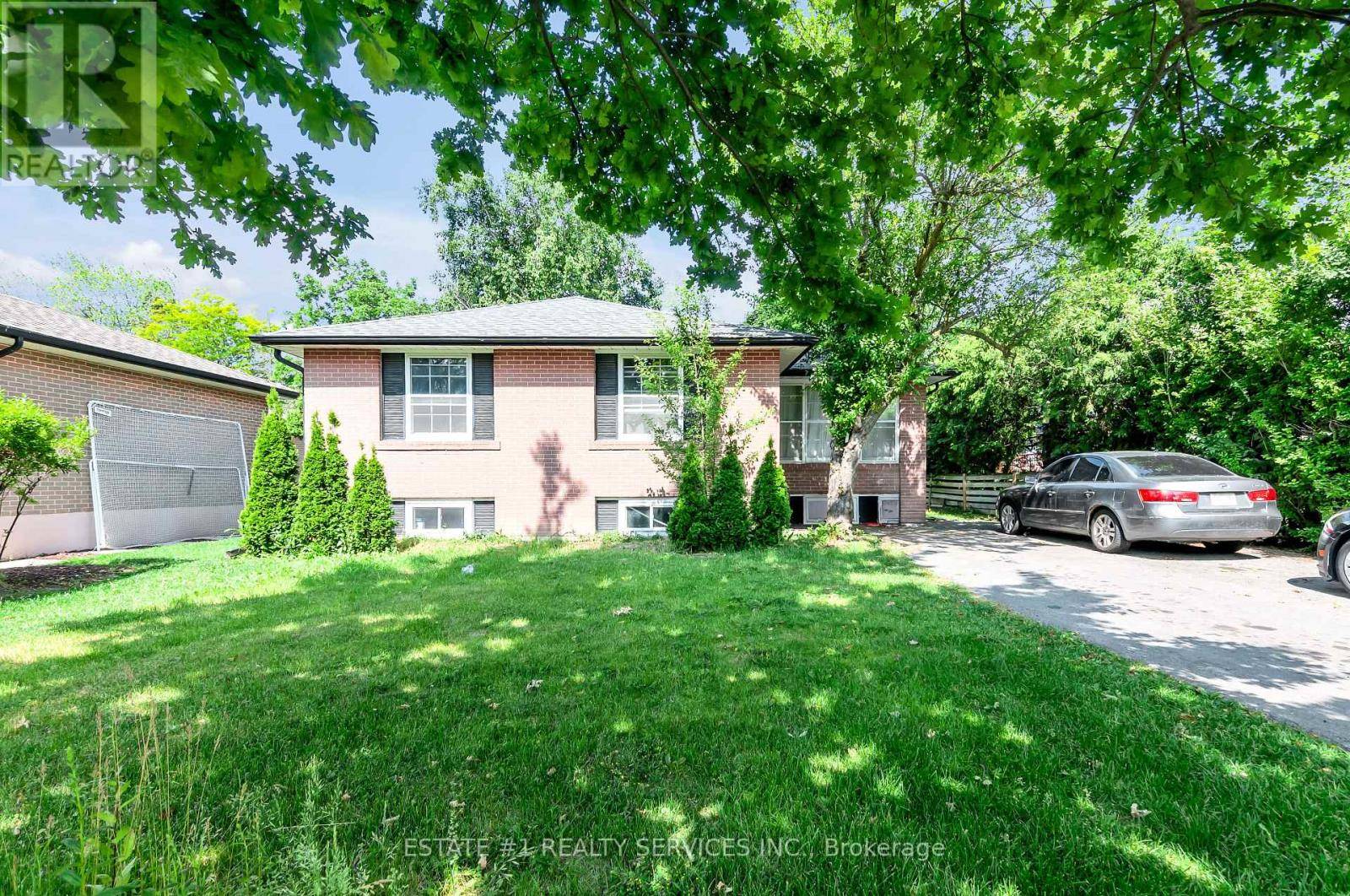 Brampton (southgate), ON L6T3B8,9 DOWLING CRESCENT