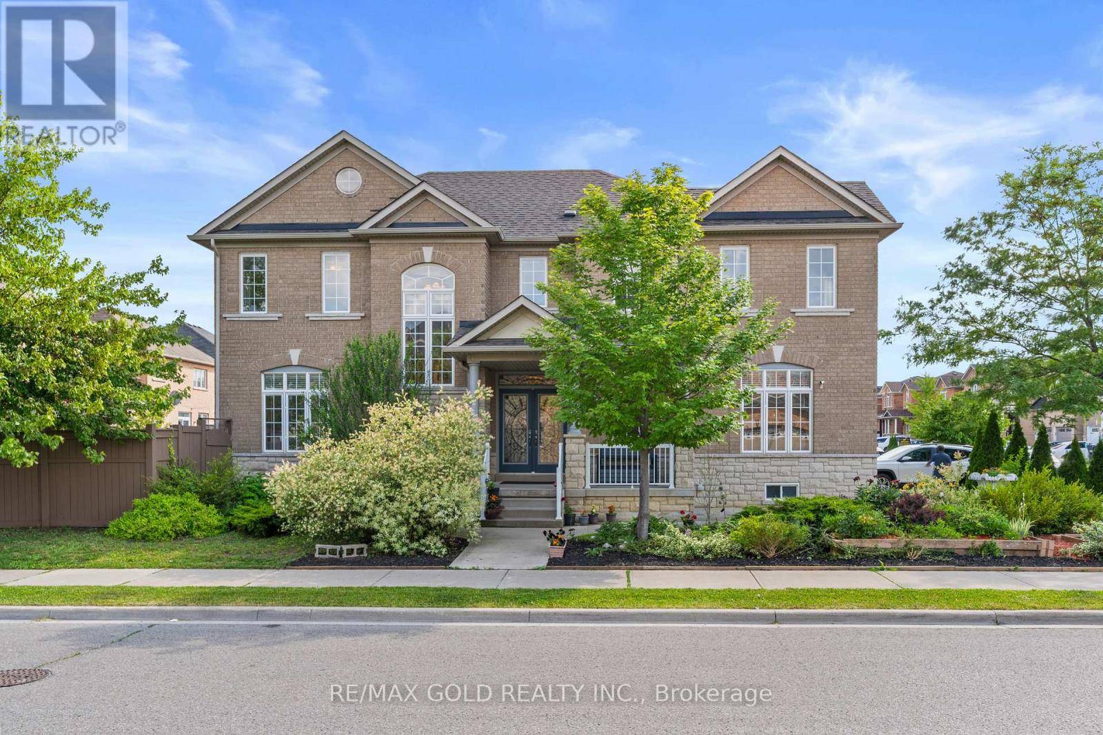 24 KOOTENAY PLACE, Brampton (sandringham-wellington), ON L6R3L1