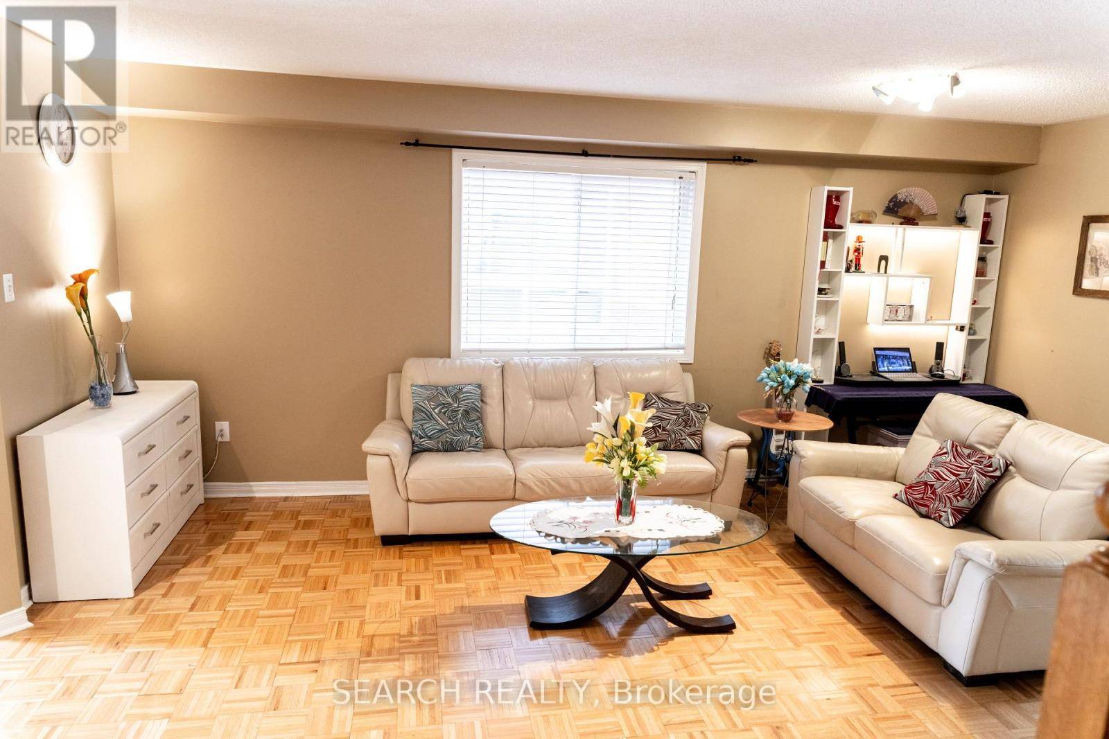 Mississauga (east Credit), ON L5V3A5,5697 VOLPE AVENUE