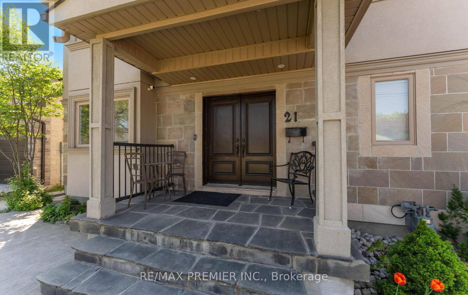 Toronto (downsview-roding-cfb), ON M3L1C8,21 YVONNE AVENUE