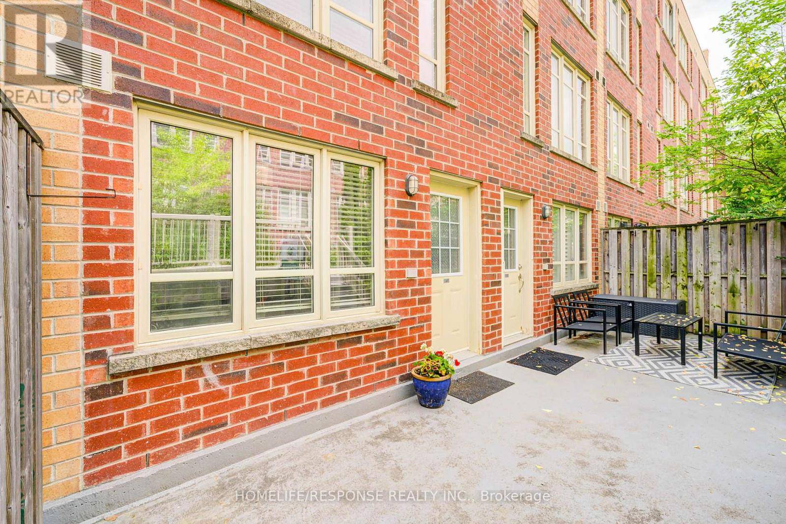 Toronto (dovercourt-wallace Emerson-junction), ON M6P3N3,35 Elsie LN #149