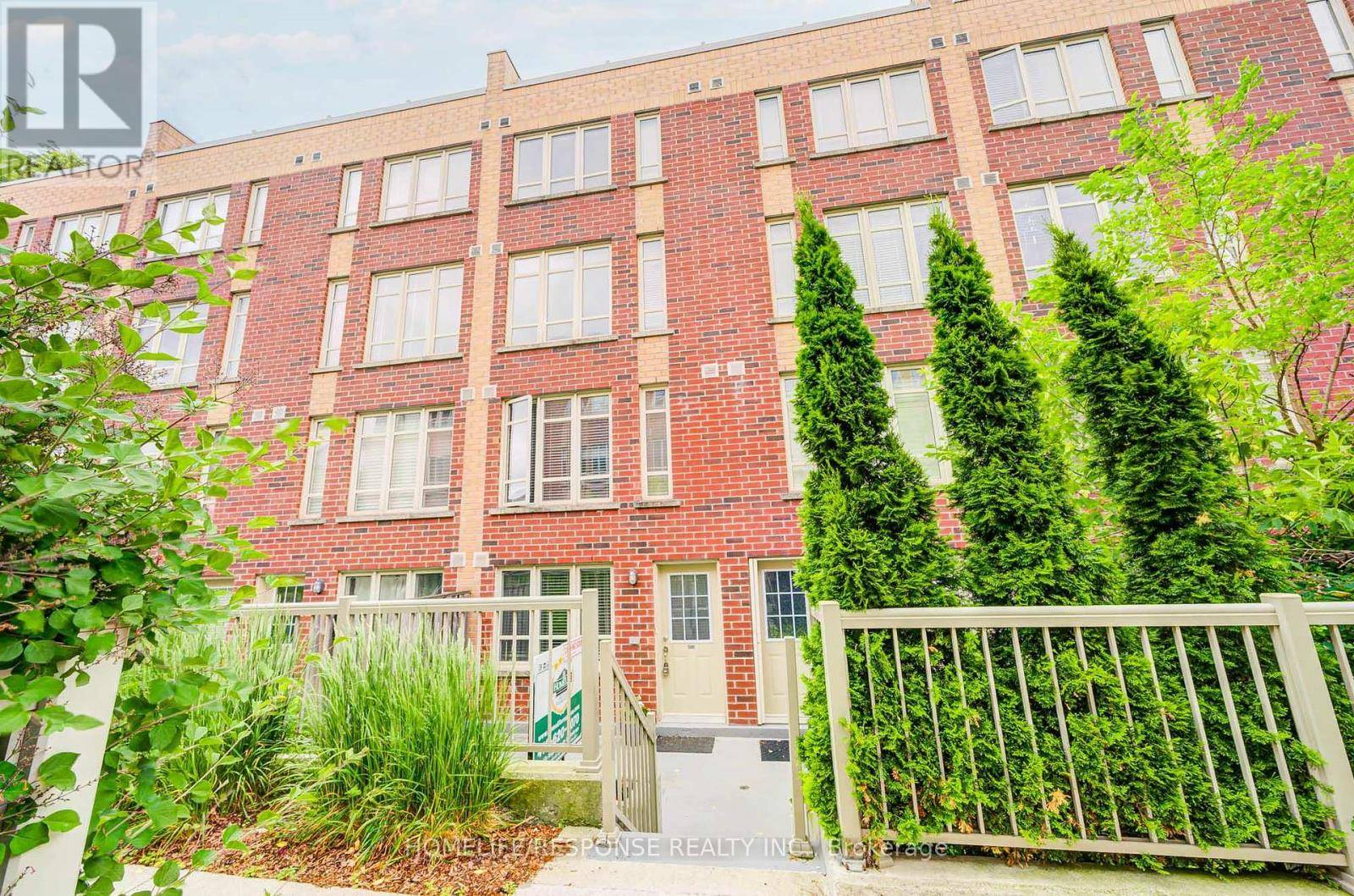 Toronto (dovercourt-wallace Emerson-junction), ON M6P3N3,35 Elsie LN #149