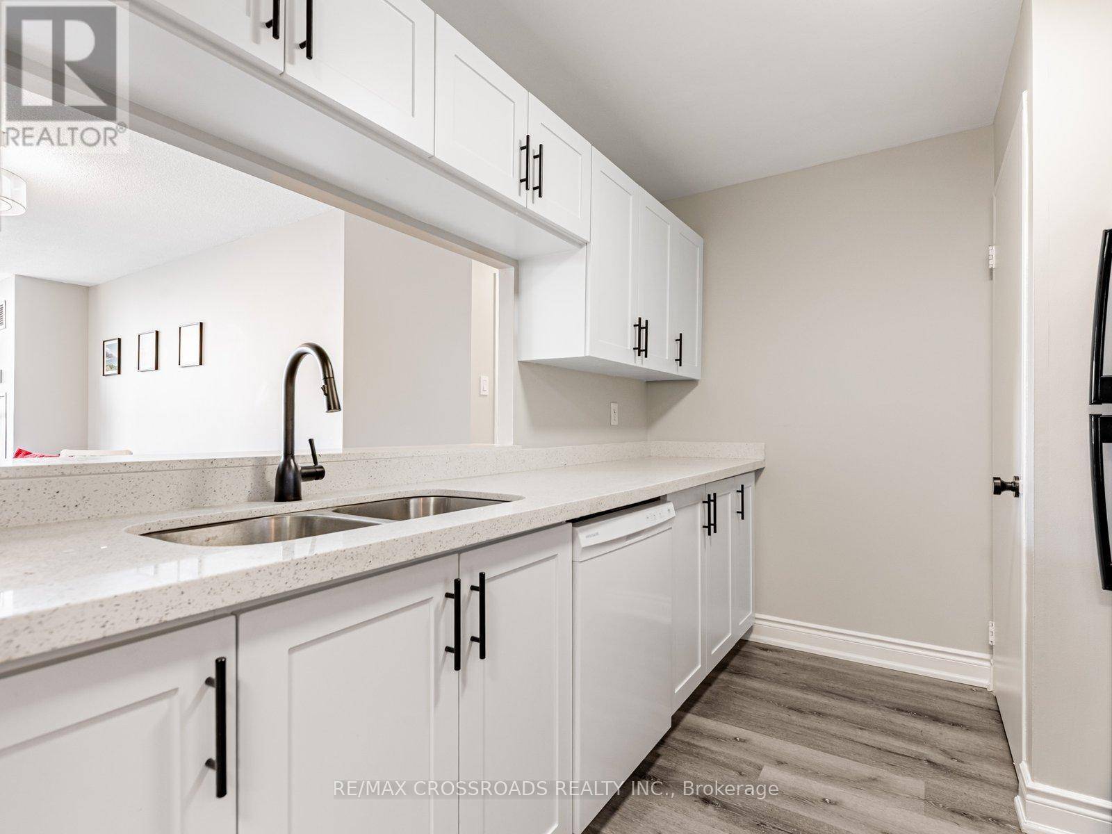 Mississauga (city Centre), ON L4Z2Y9,4205 Shipp DR #808