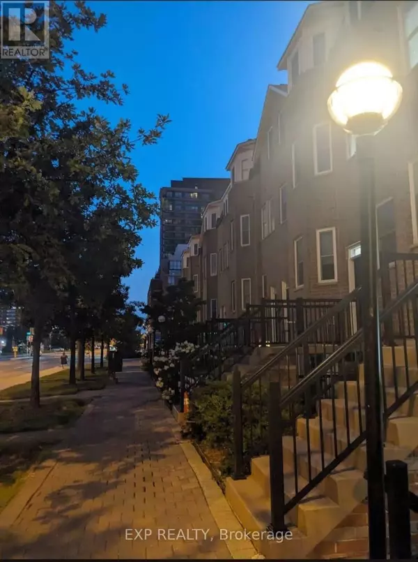 Toronto (yorkdale-glen Park), ON M6A1B8,760 Lawrence AVE West #TH 221