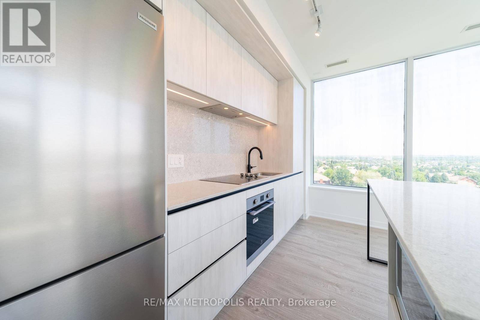 Mississauga (central Erin Mills), ON L5M2T2,2495 Eglinton AVE West #810