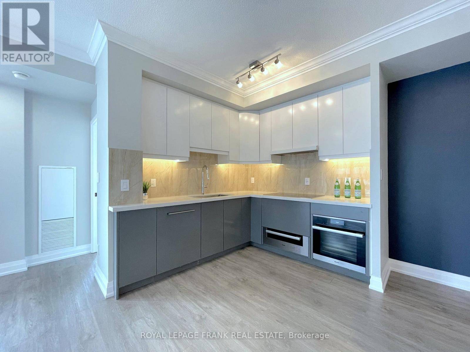 Mississauga (city Centre), ON L5B0E9,4070 Confederation Pkwy #1902