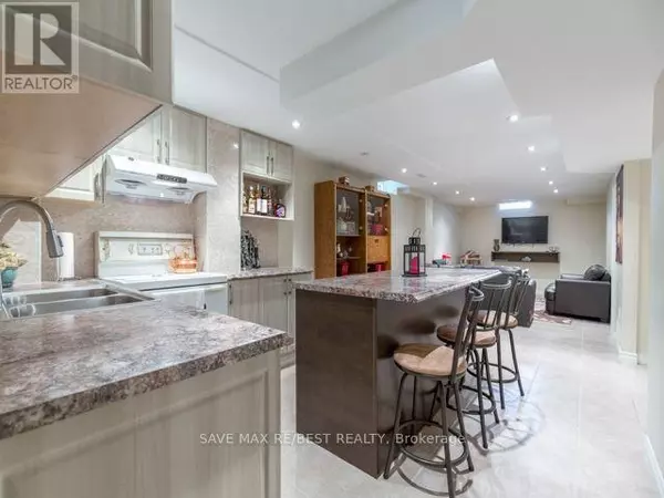Brampton (fletcher's West), ON L6Y2L2,36 DAFOE CRESCENT