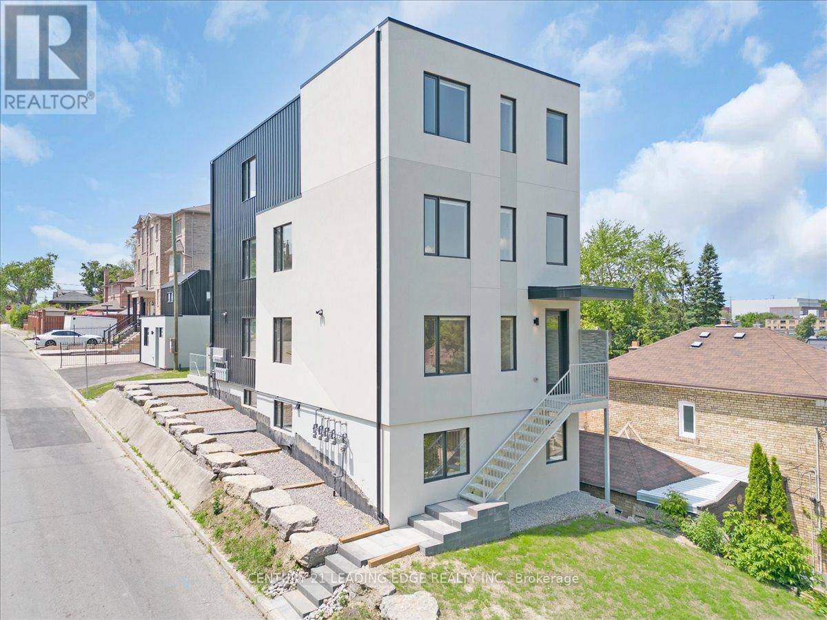 10 Summit AVE #4, Toronto (caledonia-fairbank), ON M6E1X4