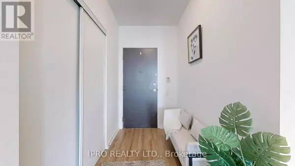 Toronto (high Park-swansea), ON M6S5B3,103 The Queensway AVE #2706