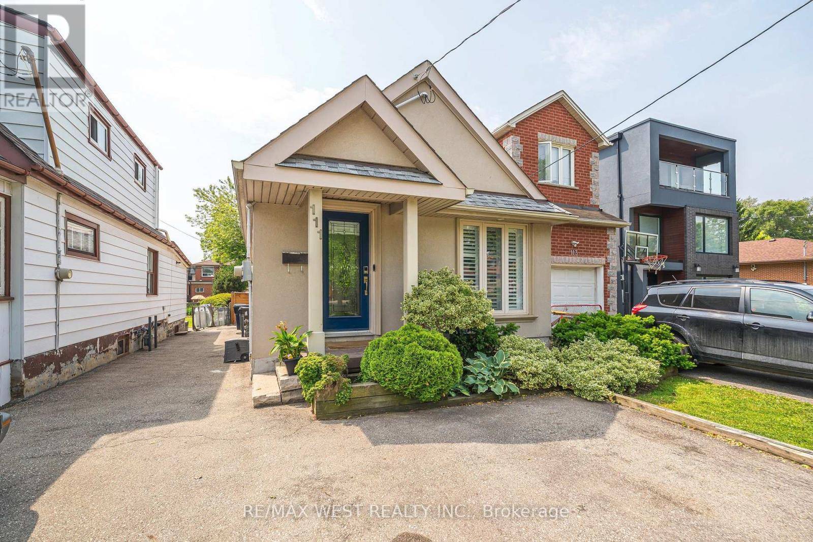 Toronto (mimico), ON M8Z1G3,111 HAY AVENUE